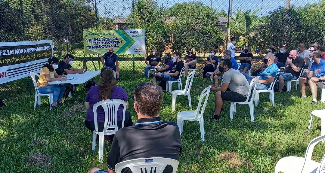 ASSEMBLEIA VOTA PAUTAS DO ACORDO COLETIVO E APROVA CALENDÁRIO DE LUTAS
