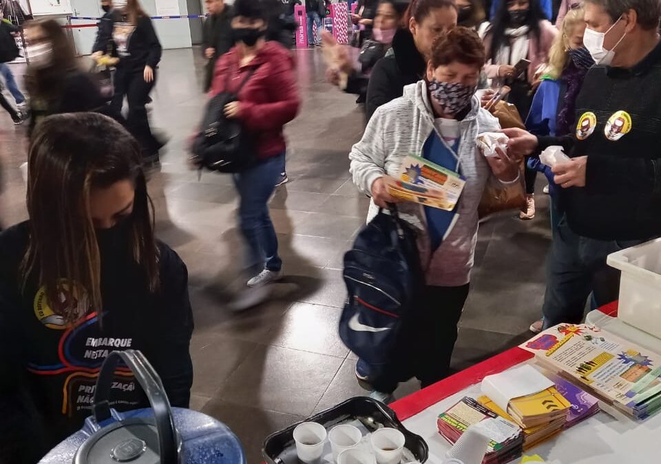 CAFÉ COM USUÁRIO ALERTA SOBRE AUMENTO DOS PREÇOS DA CESTA BÁSICA