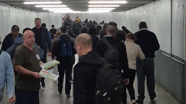 A HORA DOS TRABALHADORES NA ESTAÇÃO RODOVIÁRIA